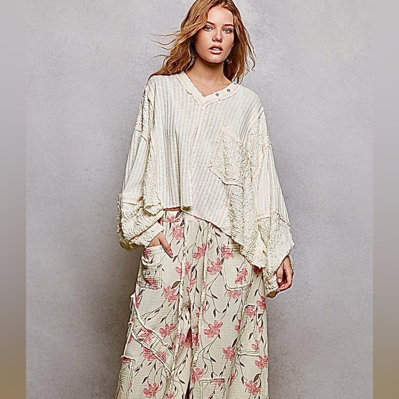 👀 ♥️POL V-Neck Long Sleeve Top with Stitch Detail- Off White - Picture 2 of 7